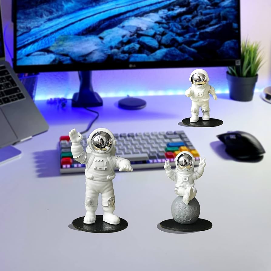 Amazon.com: WINUSD 6Pcs Astronaut Figures Decor Set